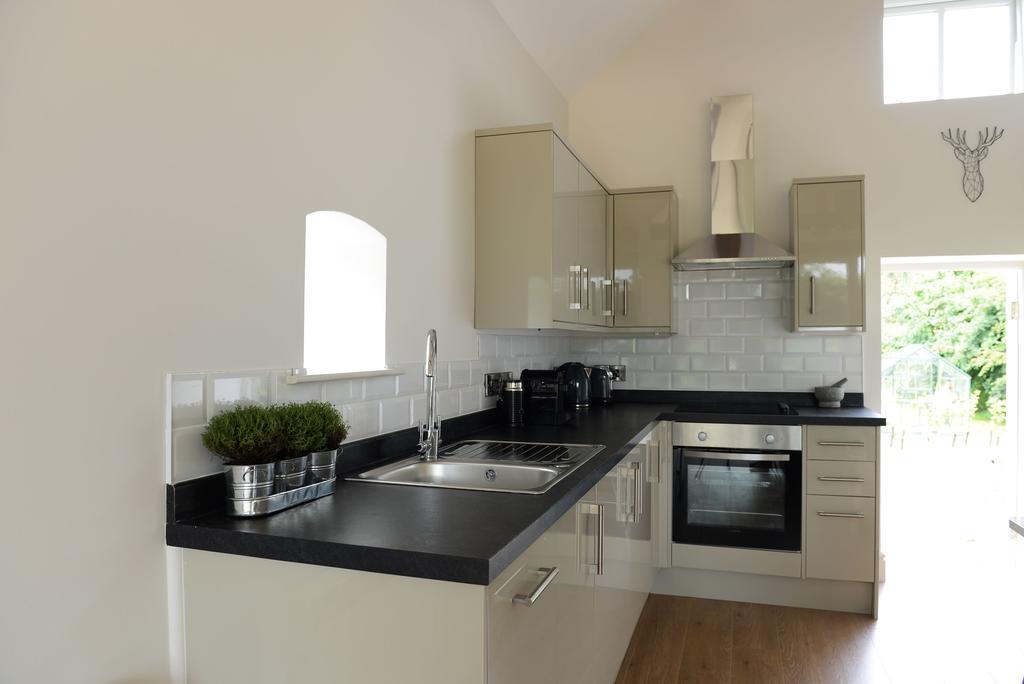 Cromhall Farm Chippenham  Buitenkant foto