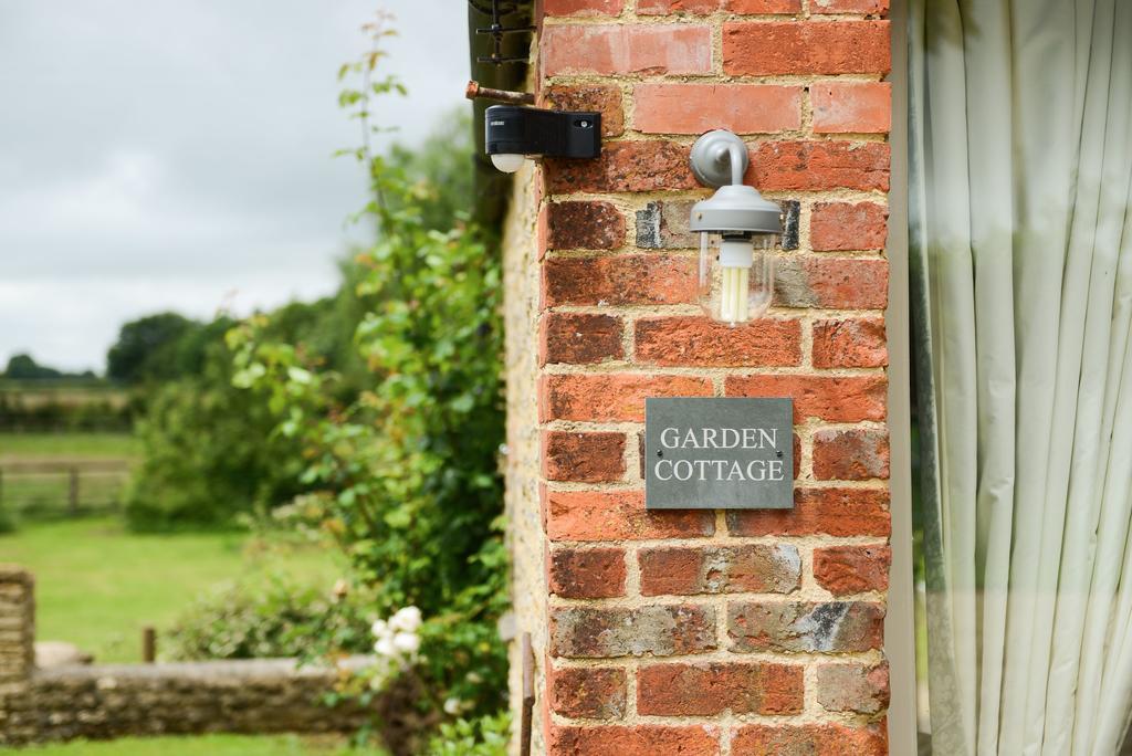 Cromhall Farm Chippenham  Buitenkant foto